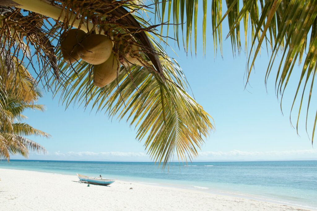 Strand von Nosy Be in der Hochsaison Madagaskar