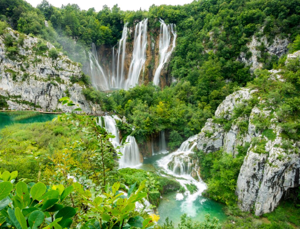 Die zauberhaften Wasserfälle im Nationalpark Plitvicer Seen in Kroatien