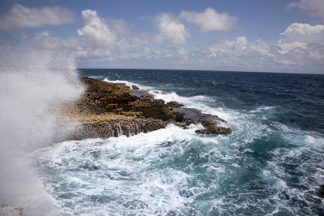 Curaçao: Die bunte Karibikinsel mit traumhaften Stränden und konstantem Sonnenschein Thema Bild