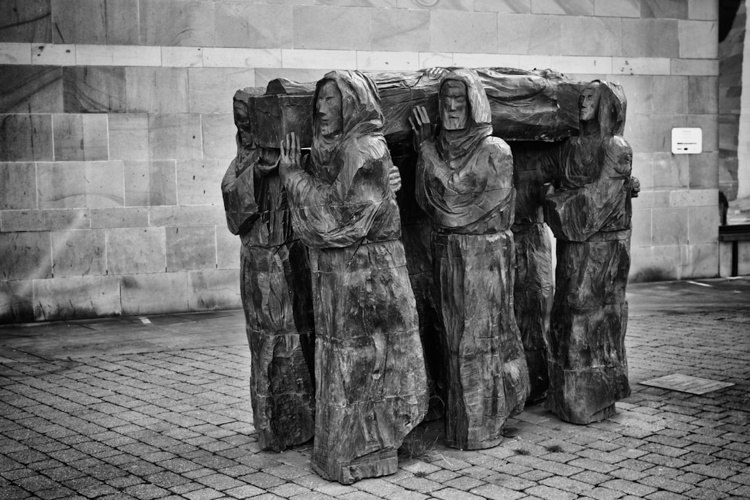 Wo ist es im Sommer angenehm für Städtereisen? Thema Bild