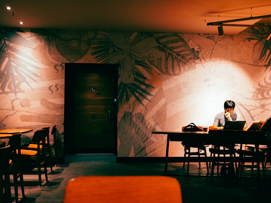 Die besten Orte mit gutem Internet und niedrigen Kosten Thema Bild