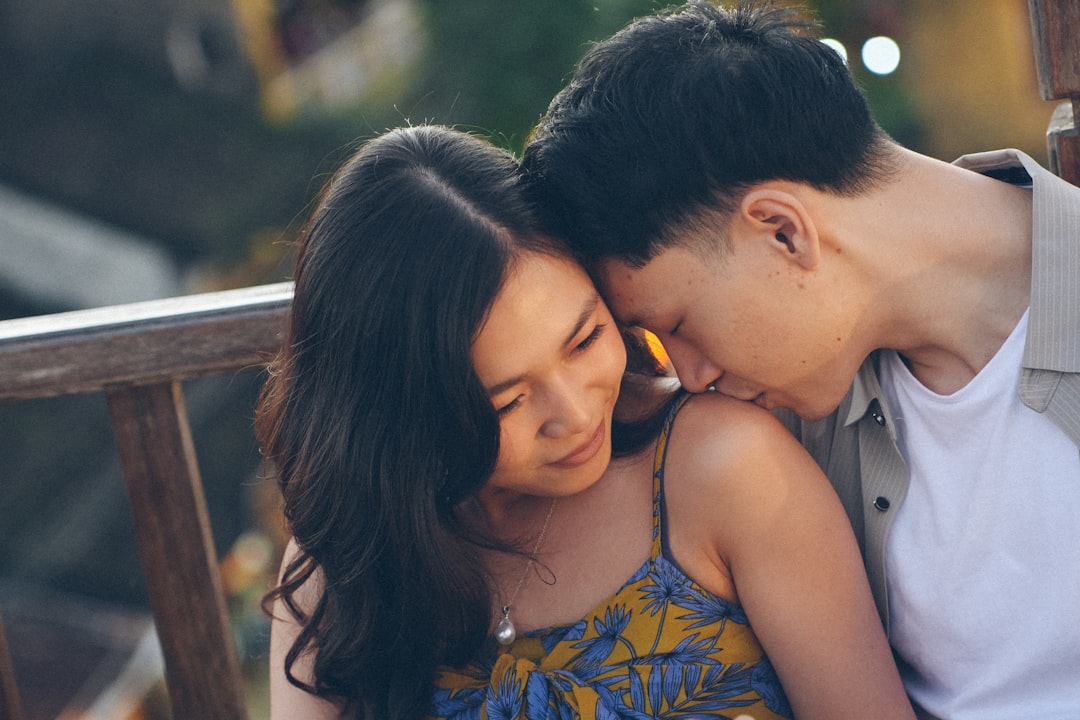 1. Eine Familie plant gemeinsam ihren Urlaub am Tablet