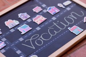 1. Eine Weltkarte mit eingezeichneten Reiserouten