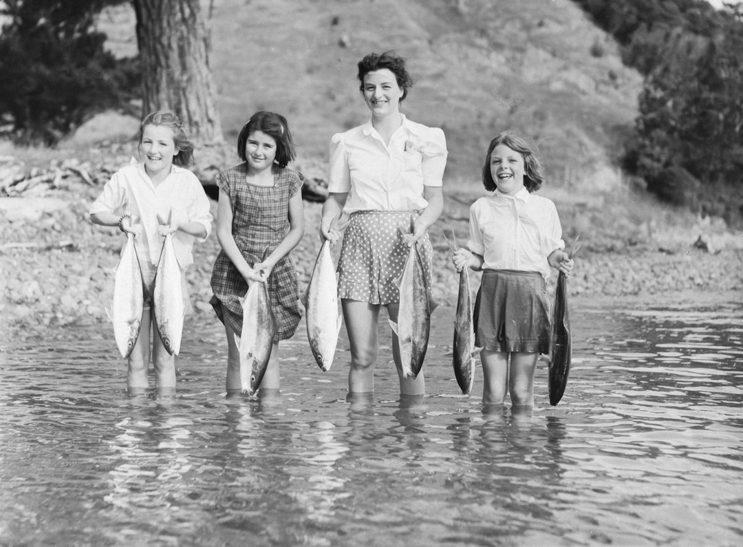 Majestätische Fjorde in Norwegen bei Sonnenuntergang