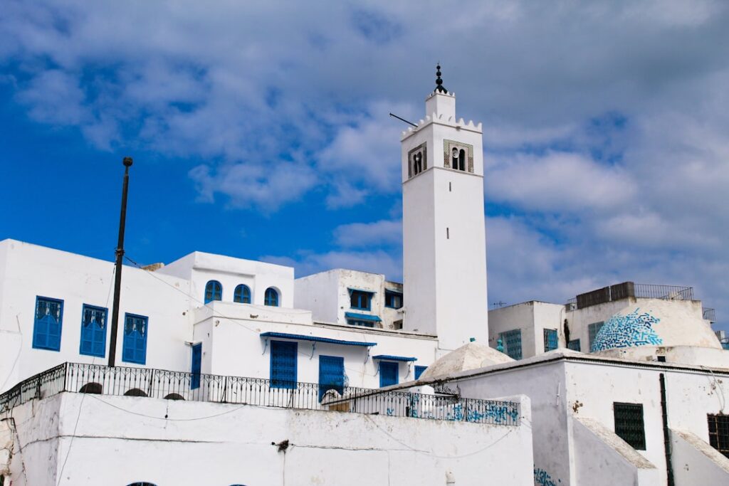 Blick über die Medina von Marrakesch in Marokko; Historische Ruinen in Karthago